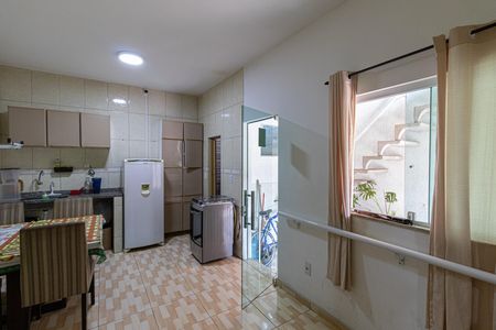 Casa à venda com 240m², 3 quartos e 1 vaga Casa à venda com 240m², 3 quartos e 1 vagaSala e Cozinha