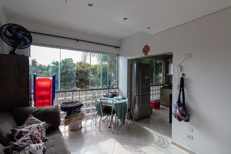 Casa à venda com 240m², 3 quartos e 1 vaga Casa à venda com 240m², 3 quartos e 1 vagaCasa 2 - Sala e Cozinha