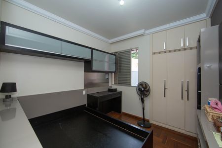 Apartamento à venda com 180m², 4 quartos e 1 vaga Apartamento à venda com 180m², 4 quartos e 1 vagaQUARTO3