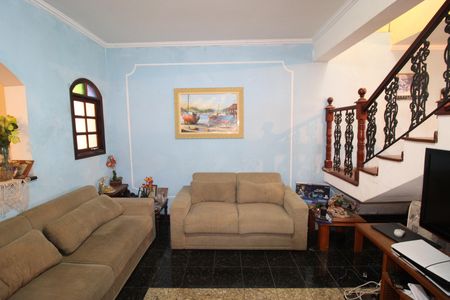 Casa à venda com 150m², 3 quartos e 6 vagasSala