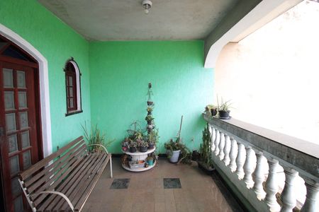 Casa à venda com 150m², 3 quartos e 6 vagasSala - Varanda
