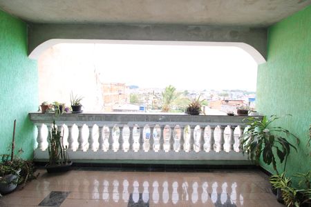 Casa à venda com 150m², 3 quartos e 6 vagasSala - Varanda