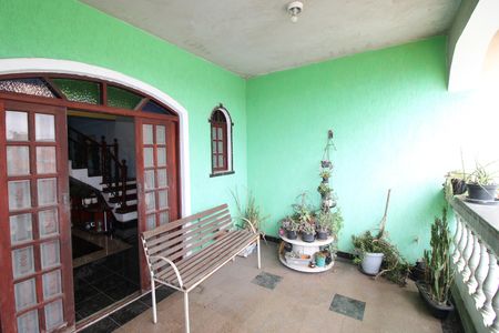 Casa à venda com 150m², 3 quartos e 6 vagasSala - Varanda
