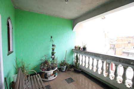 Casa à venda com 150m², 3 quartos e 6 vagasSala - Varanda