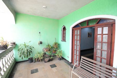 Casa à venda com 150m², 3 quartos e 6 vagasSala - Varanda