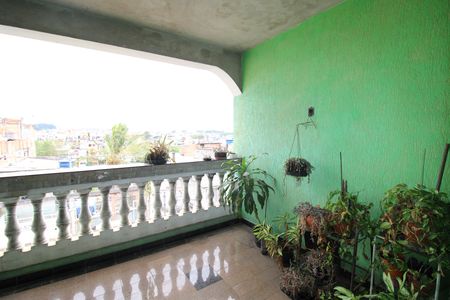 Casa à venda com 150m², 3 quartos e 6 vagasSala - Varanda