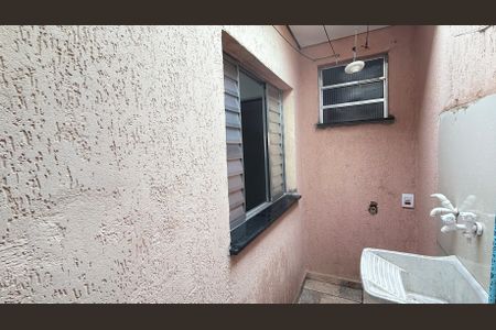 Casa para alugar com 50m², 2 quartos e 1 vaga