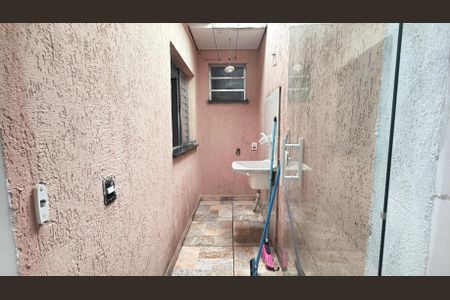 Casa para alugar com 50m², 2 quartos e 1 vaga