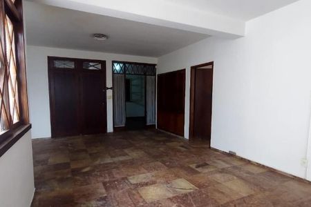 Casa à venda com 5 quartos, 230m² em Serra, Belo Horizonte
