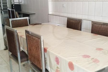 Casa à venda com 3 quartos, 208m² em Vila Paiva, São Paulo