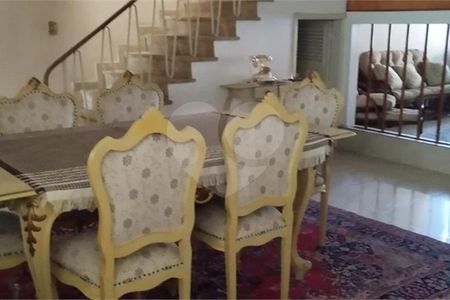 Casa à venda com 3 quartos, 208m² em Vila Paiva, São Paulo