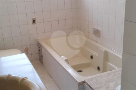 Casa à venda com 3 quartos, 208m² em Vila Paiva, São Paulo