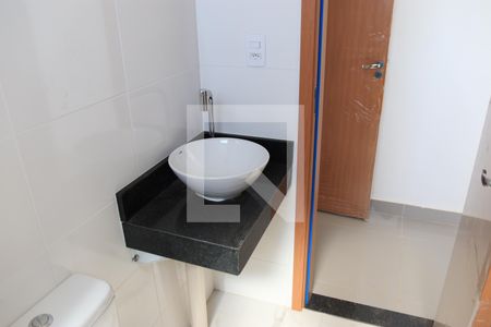 Banheiro de apartamento à venda com 1 quarto, 50m² em Setor Urias Magalhães, Goiânia
