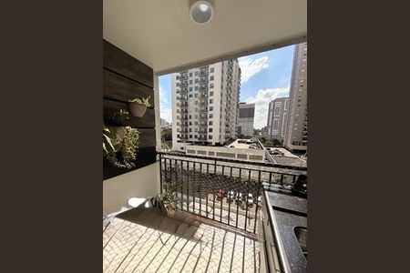 Apartamento à venda com 64m², 2 quartos e 1 vaga Apartamento à venda com 64m², 2 quartos e 1 vagaVaranda