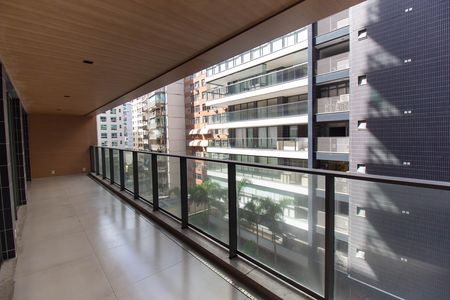 Apartamento à venda com 214m², 4 quartos e 2 vagas
