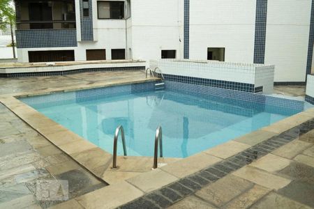 Apartamento à venda com 160m², 4 quartos e 3 vagas Apartamento à venda com 160m², 4 quartos e 3 vagasÁrea comum - Piscina
