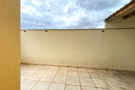 Apartamento à venda com 111m², 2 quartos e 2 vagas Apartamento à venda com 111m², 2 quartos e 2 vagasVaranda de Serviço