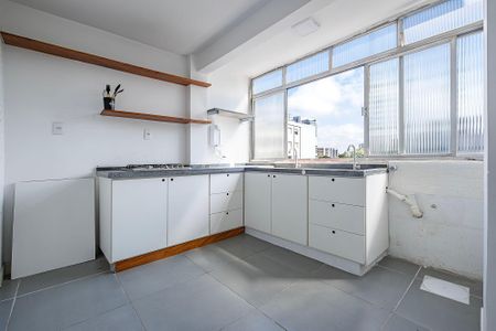Sala/Cozinha de apartamento à venda com 2 quartos, 59m² em Cerqueira César, São Paulo