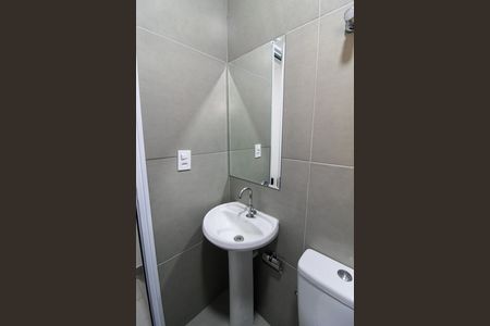 Banheiro do Quarto 1 de kitnet/studio para alugar com 1 quarto, 30m² em Jardim Bonfiglioli, São Paulo