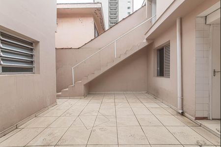 Casa para alugar com 170m², 3 quartos e 2 vagas Casa para alugar com 170m², 3 quartos e 2 vagasQuintal - Lavanderia