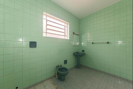 Casa para alugar com 170m², 3 quartos e 2 vagas Casa para alugar com 170m², 3 quartos e 2 vagasBanheiro