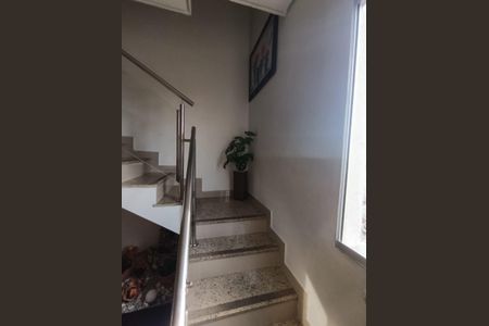 Apartamento à venda com 130m², 3 quartos e 2 vagasescada