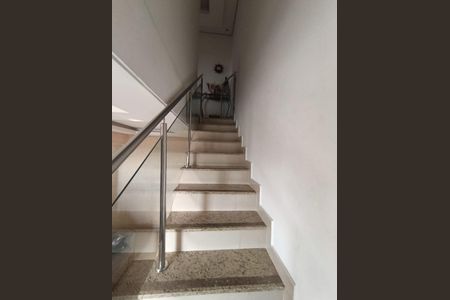 Apartamento à venda com 130m², 3 quartos e 2 vagasescada