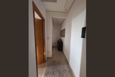Apartamento à venda com 130m², 3 quartos e 2 vagascorredor