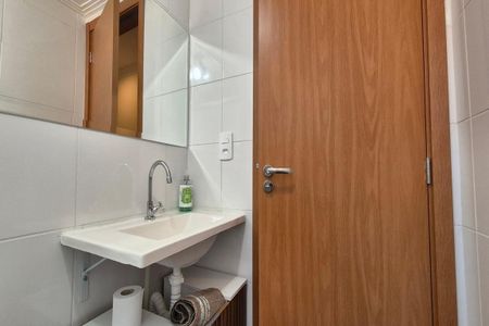 Apartamento para alugar com 47m², 2 quartos e 1 vaga Apartamento para alugar com 47m², 2 quartos e 1 vagaBanheiro