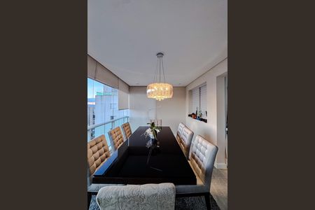 Apartamento à venda com 220m², 3 quartos e 3 vagas Apartamento à venda com 220m², 3 quartos e 3 vagasVaranda