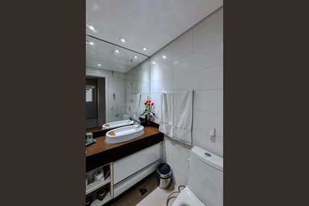 Apartamento à venda com 220m², 3 quartos e 3 vagas Apartamento à venda com 220m², 3 quartos e 3 vagasBanheiro da Suíte 1
