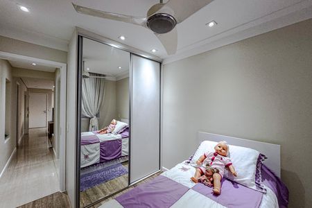 Apartamento à venda com 220m², 3 quartos e 3 vagas Apartamento à venda com 220m², 3 quartos e 3 vagasQuarto 2 - Suíte