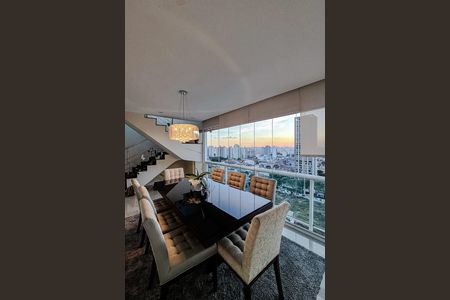 Apartamento à venda com 220m², 3 quartos e 3 vagas Apartamento à venda com 220m², 3 quartos e 3 vagasVaranda