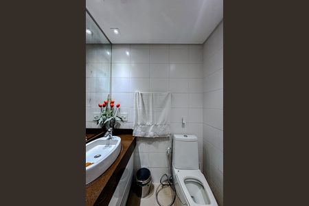Apartamento à venda com 220m², 3 quartos e 3 vagas Apartamento à venda com 220m², 3 quartos e 3 vagasBanheiro da Suíte 1