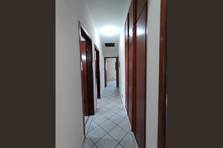 Casa para alugar com 300m², 6 quartos e 2 vagasCorredor