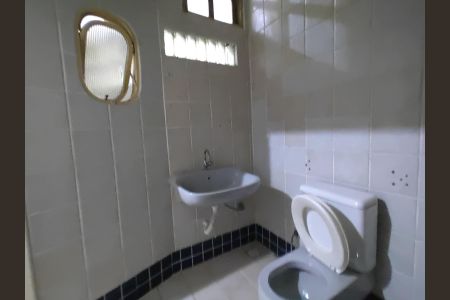 Casa para alugar com 220m², 4 quartos e 2 vagas Casa para alugar com 220m², 4 quartos e 2 vagasBanheiro
