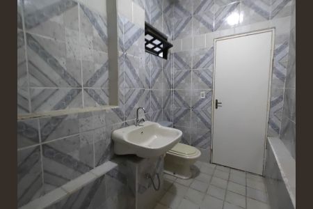 Casa para alugar com 220m², 4 quartos e 2 vagas Casa para alugar com 220m², 4 quartos e 2 vagasBanheiro 2