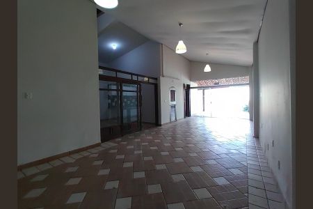 Casa para alugar com 220m², 4 quartos e 2 vagas Casa para alugar com 220m², 4 quartos e 2 vagasGaragem