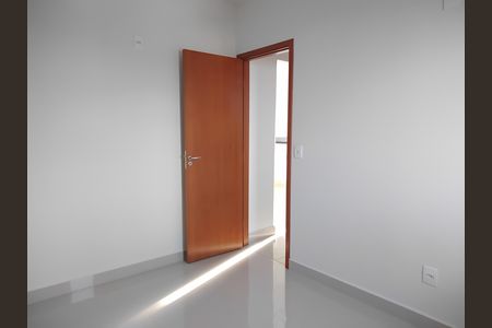 Quarto 2 de apartamento para alugar com 2 quartos, 48m² em Tibery, Uberlândia