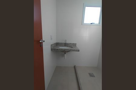 Banheiro de apartamento para alugar com 2 quartos, 48m² em Tibery, Uberlândia