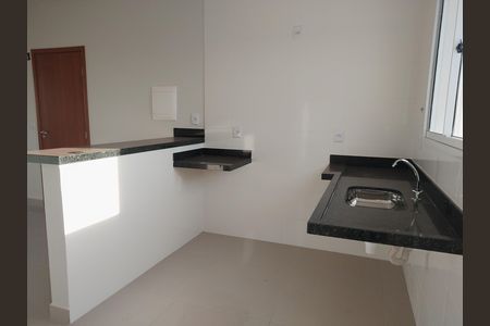 Cozinha de apartamento para alugar com 2 quartos, 48m² em Tibery, Uberlândia
