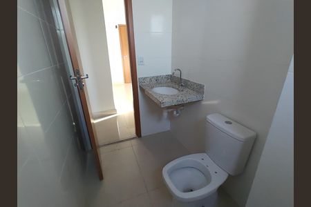 Banheiro de apartamento para alugar com 2 quartos, 48m² em Tibery, Uberlândia