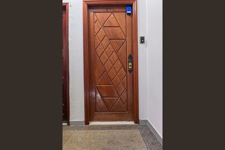 Apartamento à venda com 36m², 2 quartos e sem vaga Apartamento à venda com 36m², 2 quartos e sem vagaEscada