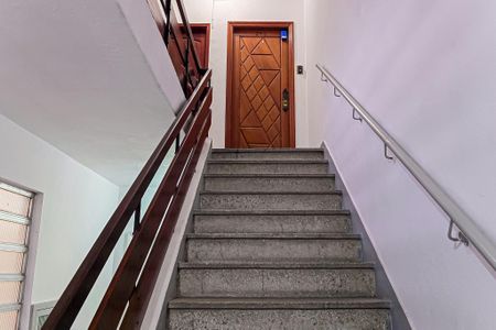 Apartamento à venda com 36m², 2 quartos e sem vaga Apartamento à venda com 36m², 2 quartos e sem vagaEscada