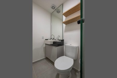 Banheiro de kitnet/studio para alugar com 1 quarto, 25m² em Pinheiros, São Paulo