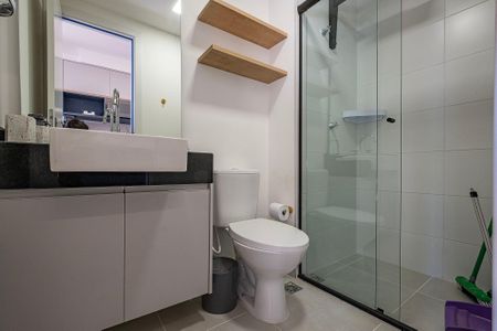 Banheiro de kitnet/studio para alugar com 1 quarto, 25m² em Pinheiros, São Paulo