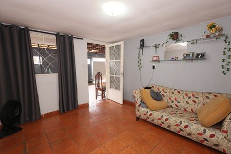 Casa à venda com 156m², 3 quartos e 2 vagasSala 1