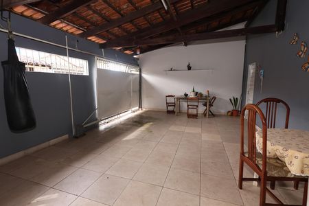 Casa à venda com 156m², 3 quartos e 2 vagasGaragem