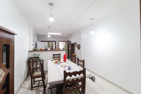 Casa à venda com 131m², 3 quartos e 1 vaga
