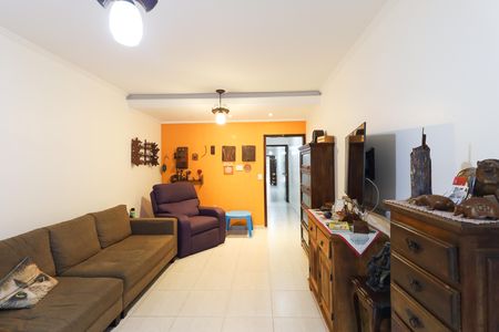 Casa à venda com 3 quartos, 131m² em Vila Rosa, São Paulo